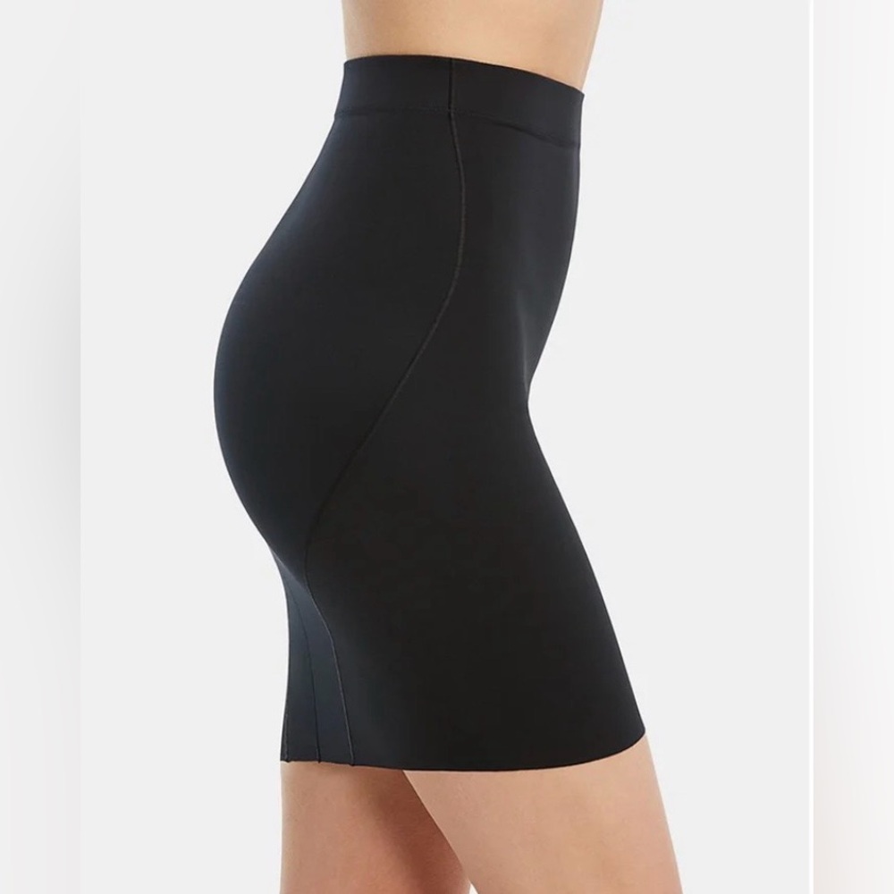Spanx Women's Smart Grip Half Slip Shapewear Size Large Black Shaping Slimming